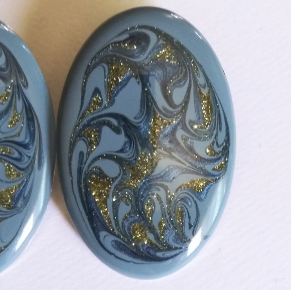 Vintage 80s Blue Swirl Gold Enamel Oval Earrings - Picture 2 of 2